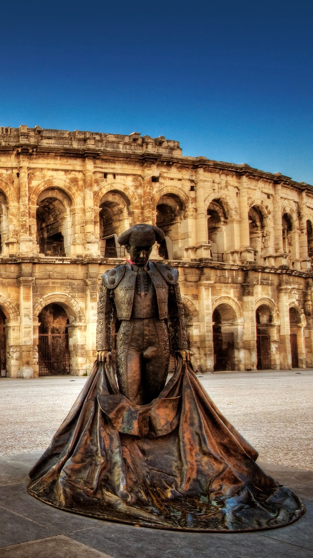 Merci à tous de nous avoir suivis et fait vibrer par votre enthousiasme et vos questions pendant cette feria de Nîmes ❤️🐂
#corrida #tauromachie #culturetaurine
Entre émotions, passion, tradition et moments inoubliables dans les arènes, cette édition restera gravée.
On vous donne rendez-vous en septembre pour la prochaine feria de Nîmes, avec encore plus de partage, de culture taurine et de ferveur.
Vive les traditions, vive les toros et vive la liberté. 🇫🇷
Remerciements spéciaux à @simoncasas1 @arenesnimesfrance et @mattvange de nous avoir permis de suivre les corridas et de les commenter pour vous 👏